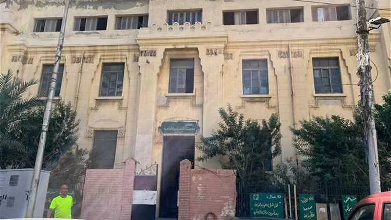 سقوط جزء من «محارة» سقف بدروم مدرسة قاسم أمين التراثية بالإسكندرية