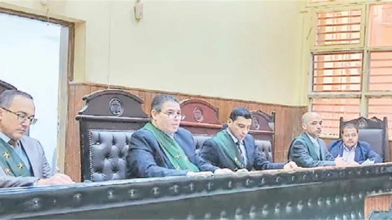 عامل مغاغة يتاجر في البشر.. بـ 