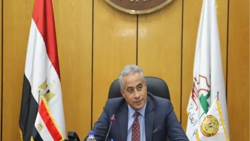 وزير القوى العاملة يهنئ الرئيس السيسي بذكرى نصر أكتوبر المجيد