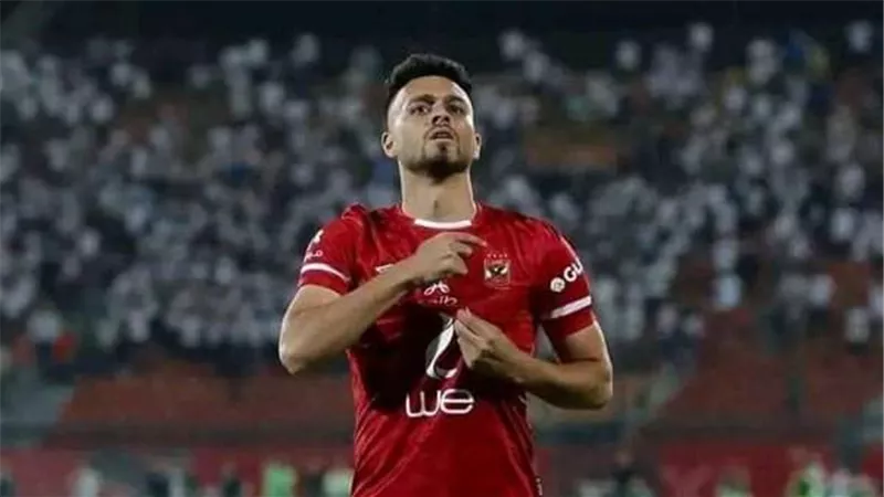 مهاجم الأهلى يفجر مفاجأة بشأن مفاوضاته مع الزمالك وبيراميدز
