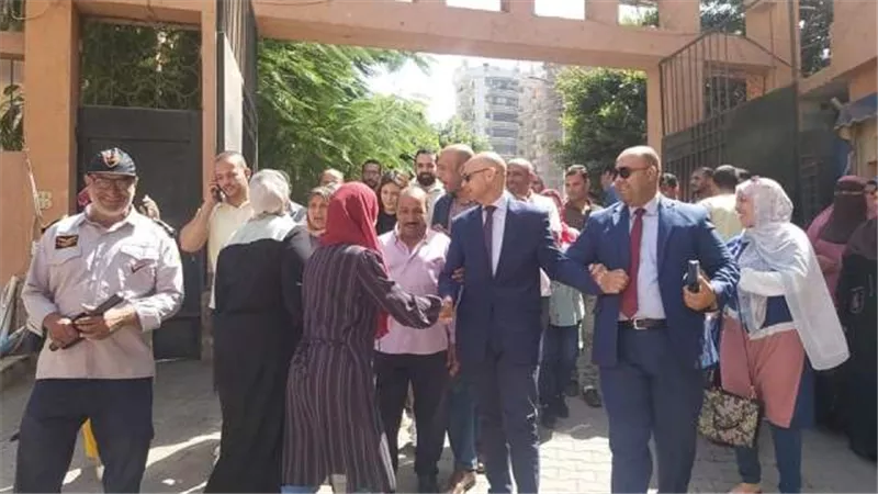 صحة الشرقية تستقبل وكيل الوزارة بالحلوى والورود