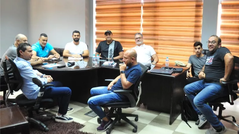 محمد بركات يبحث مع ميكالى ترتيبات معسكر المنتخب الاوليمبى