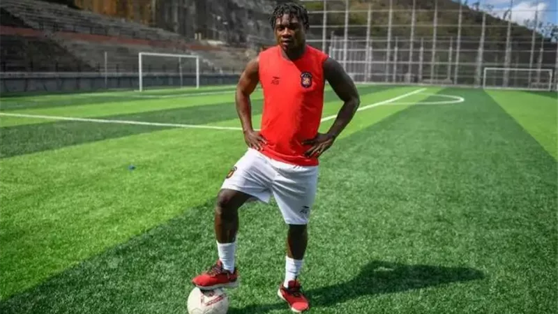 أكينولا يصل القاهرة للإنضمام لصفوف الزمالك .. تعرف على التفاصيل