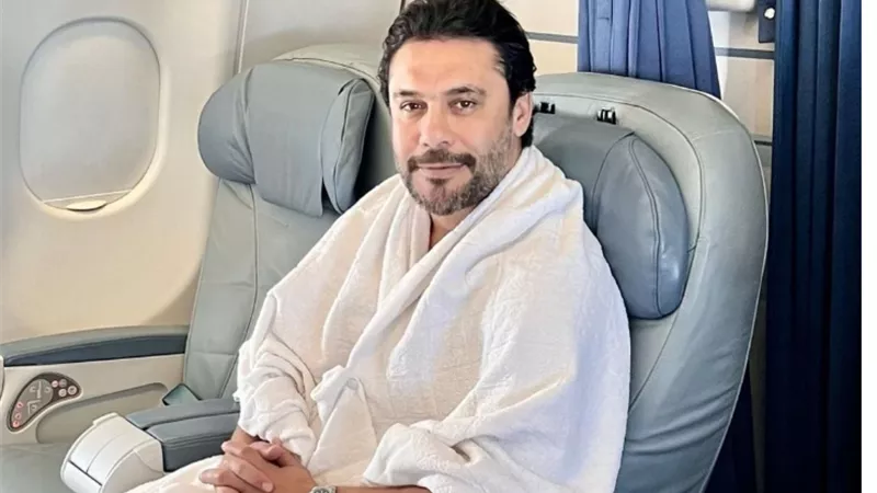شاهد.. أحمد حسن يتوجه إلى السعودية لأداء مناسك العمرة