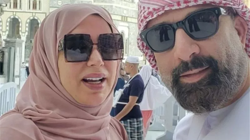 عبير صبري وزوجها يؤديان مناسك العمرة