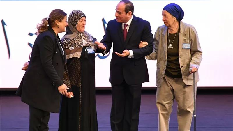 كل واحد يطلب حاجة.. زوجة أحد أبطال أكتوبر تكشف تفاصيل لقائها بالرئيس