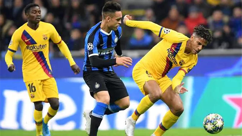دورى الأبطال: إنتر ميلان متقدما بهدف على برشلونة فى الشوط الأول