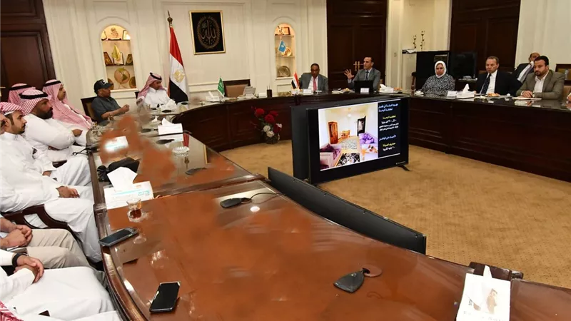 مسئولو الإسكان يلتقون وفدا سعوديا لعرض التجربة المصرية لتطوير العشوائ