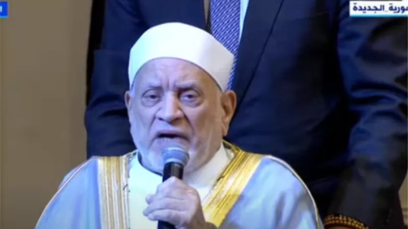 احمد عمر هاشم: شكرا لقائدنا على مسيرة الانجازات التى لم تحدث من قبل
