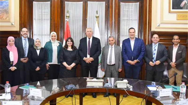 وزيرا الزراعة والهجرة يبحثان محفزات الاستثمار الزراعي للمصريين بالخارج