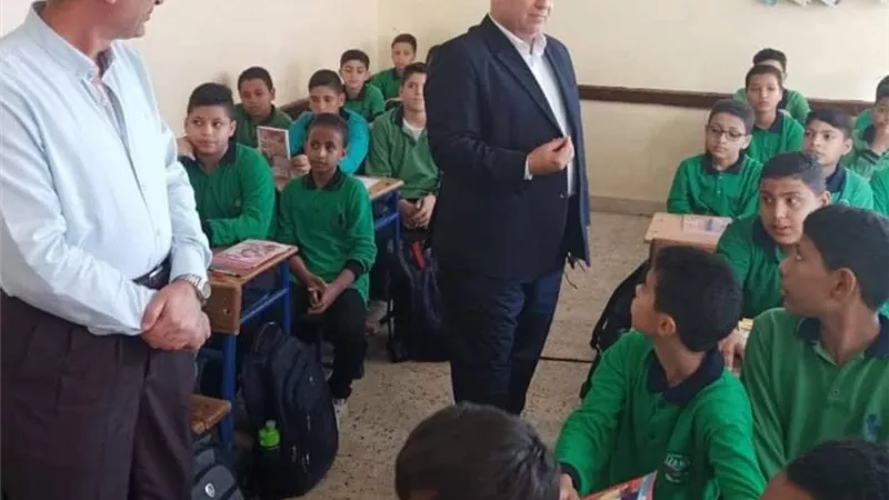 وكيل التعليم بدميـاط يفاجئ مدارس مدينة الزرقا ويشيد بإنتظام الدراسة