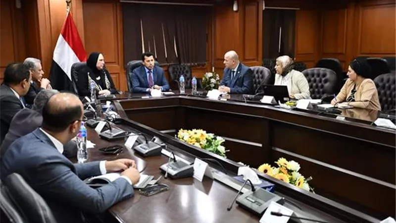 وزير الرياضة يلتقي جامع رئيس جهاز تنمية المشروعات الصغيرة والمتوسطة