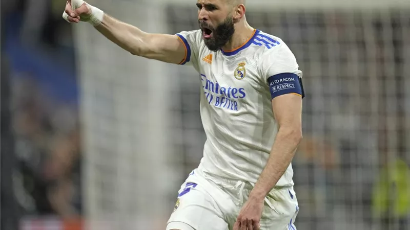 ريال مدريد يقترب من تمديد عقد كريم بنزيما