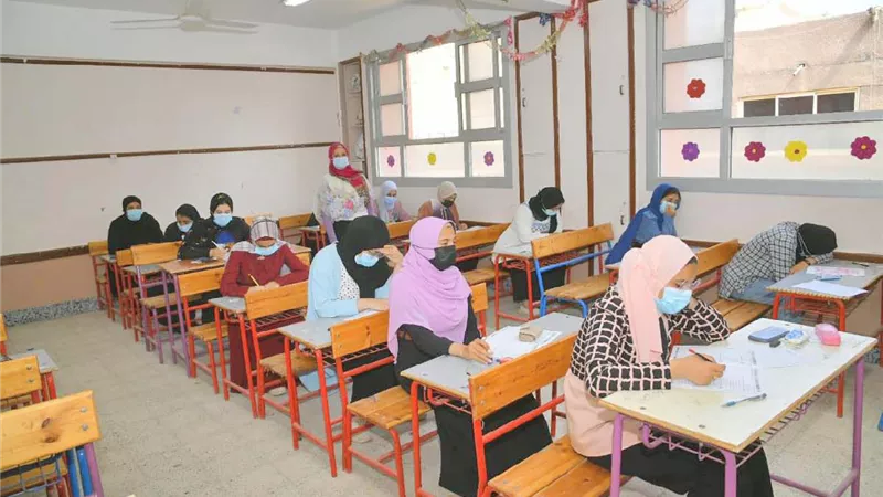 طلاب الثانوية العامة ينتظرون.. 