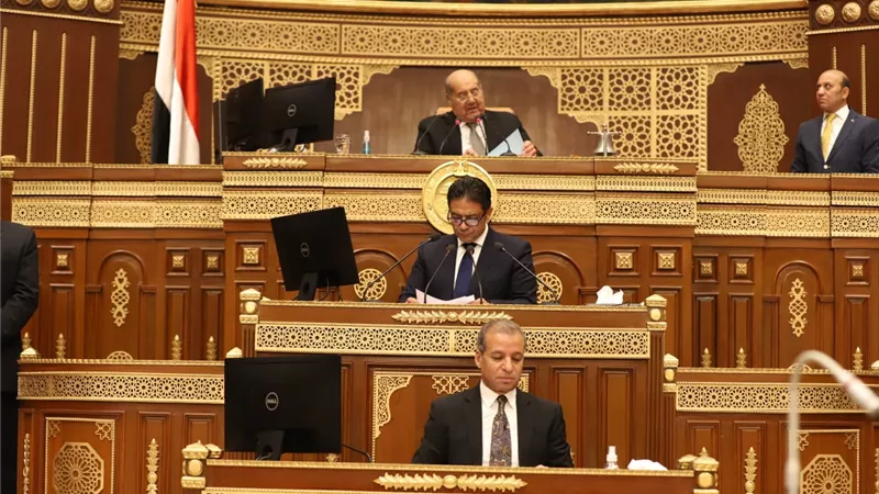 رئيس الشيوخ يرفع الجلسة العامة و معاودة الانعقاد 10 أكتوبر