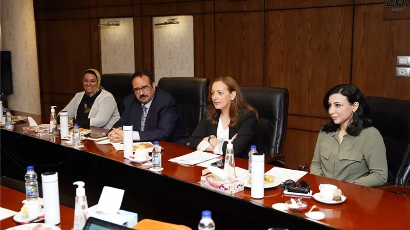 تعاون بين القومي للحوكمة وكلية آل مكتوم في تطوير القدرات البشرية