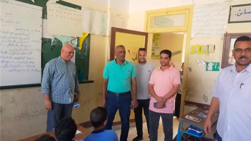 الانتهاء من تسليم جميع الكتب الدراسيه والالتزام بالقرارات الوزارية