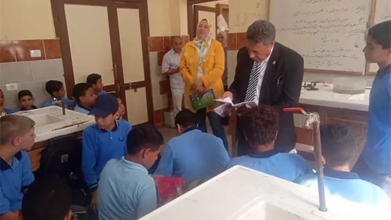 جولة مفاجئة لوكيل تعليم البحيرة في مدارس مركز كفر الدوار