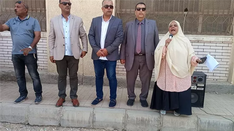 المعلمين: تعدى ولية أمر على مدير مدرسة ينتهى بالإعتذار ونقل الطالبة