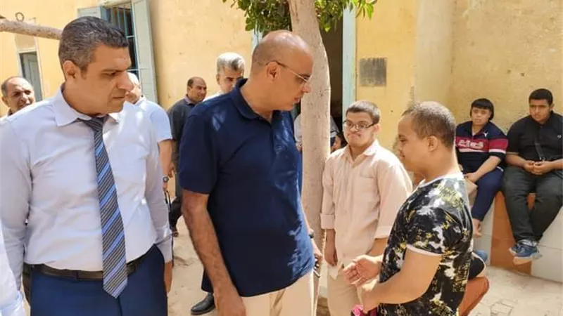 مجدى رياض يتابع العملية التعليمية بمدينة بركة السبع