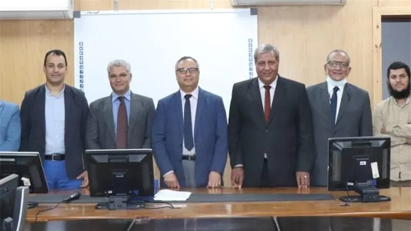 عميد طب بنين الأزهر يتابع انتظام الدراسة
