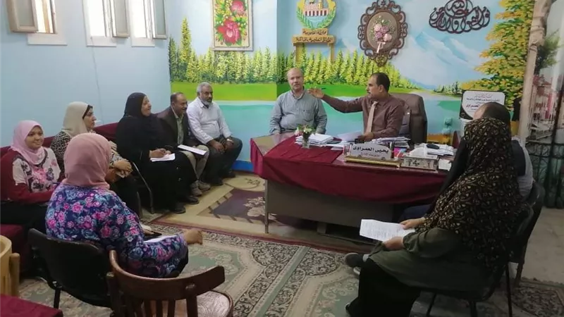 تعليم الخانكة يناقش سلبيات أول أسبوع دراسي
