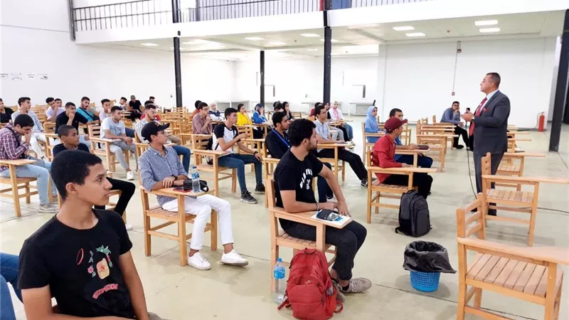 ٣٧٢ طالب ينتظمون بالكلية الصينية للتكنولوجيا التطبيقية بجامعة القناة