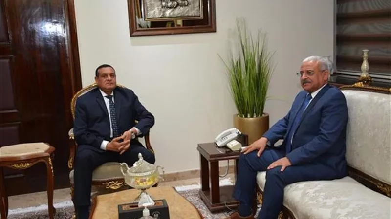 وزير التنمية المحلية يتابع مع محافظ السويس المشروعات التنموية