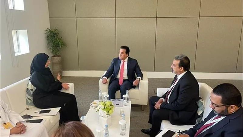 وزير الصحة يتوافق مع نظيرته القطرية على تبادل الخبرات في المجال الصحي