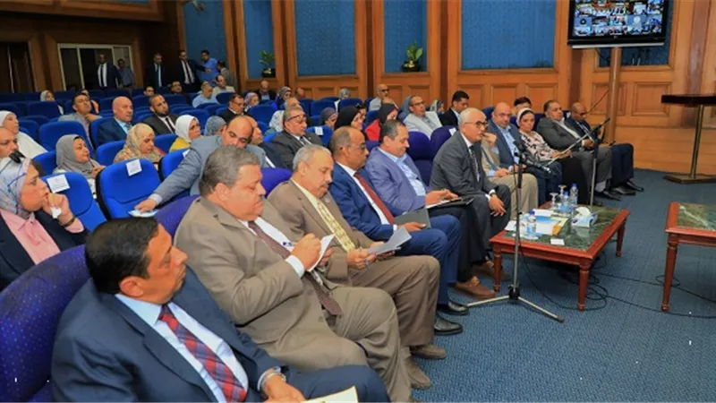 وزير التعليم يؤكد ضرورة عقد اجتماعات بين مدير المدرسة والمعلمين