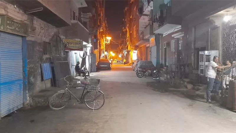 إنارة شارع الخلفاء وصيانة قاعدة أحد أعمدة الكهرباء
