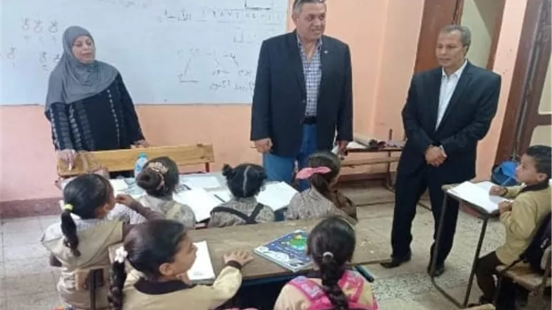 مدير تعليم قليوب يتابع اليوم الداسي بمدرسة بن سينا الابتدائية