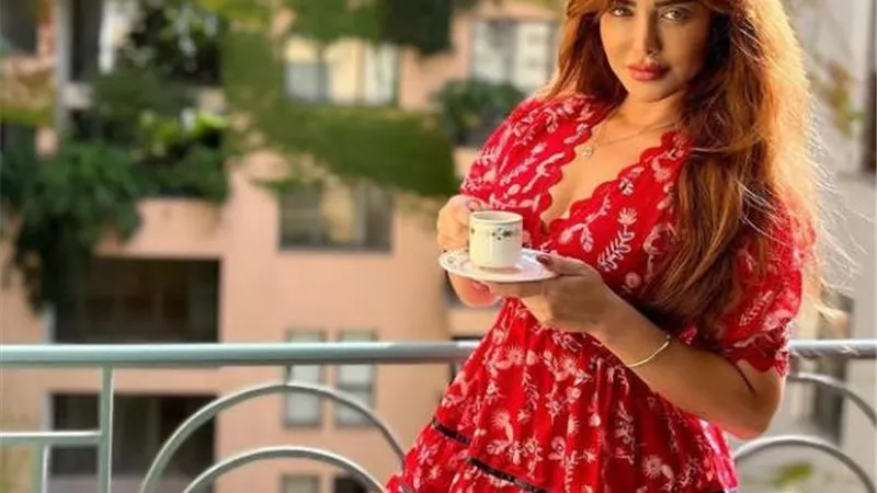 بالأحمر .. رانيا ملاح تتألق عبر إنستجرام بإطلالة مبهجة .. صور