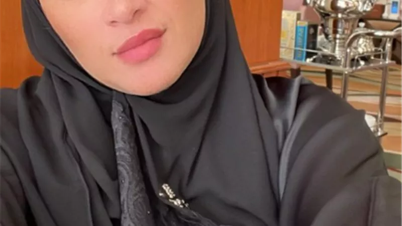 ياسمين عبد العزيز بأحدث ظهور من زيارتها للسعودية لأداء مناسك العمرة