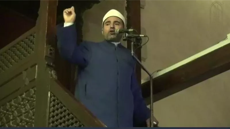 خطيب الجامع الأزهر:النبي علمنا أن النصر والتقدم يحتاج لعزيمة وتضحيات