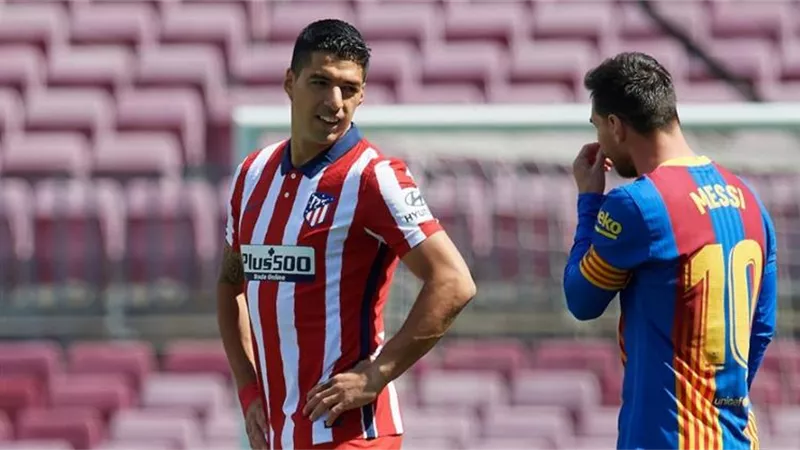 سواريز : لم أر ميسي يبكي أبدًا كما رأيته في برشلونة لقد تأذى كثيرا