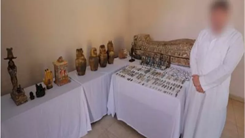 ضبط 295 قطعة أثرية بحوزة مواطن بقصد الاتجار