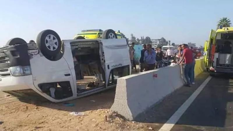 مصرع وإصابة 11 أثر انقلاب سيارة ميكروباص بطريق القاهرة أسيوط