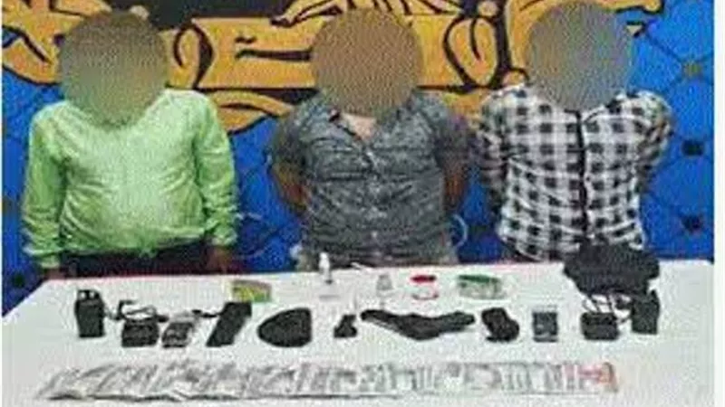 سقوط عصابة الشرطة المزيفة لسرقتهم سيدة في القاهرة