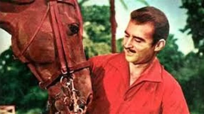 القاب حصل عليها احمد مظهر فى تاريخه الفنى