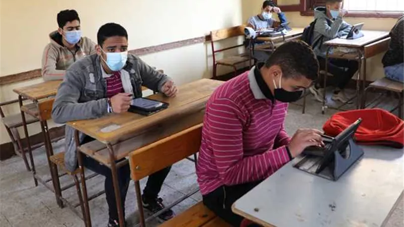 لطلاب الصف الأول الثانوي..تعرف على الأوراق المطلوبة لإستلام التابلت