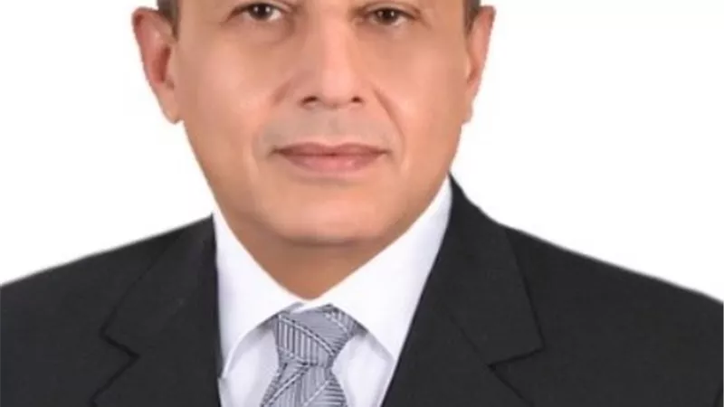 وزير الطيران يوجه بتقديم الدعم لأحد العاملين بعد احتراق منزله