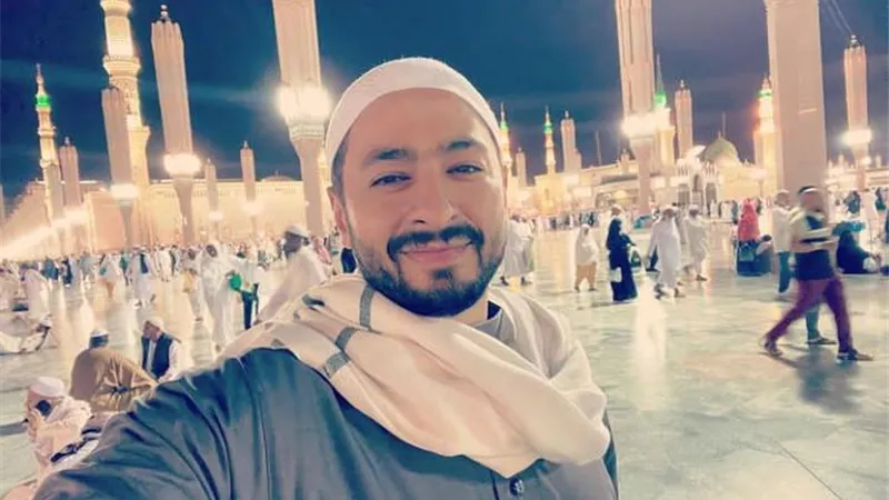 حمادة هلال يهنئ متابعيه بالمولد النبوى الشريف .. شاهد