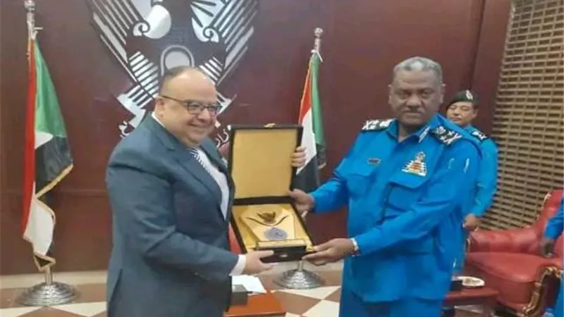 وزير الداخلية السوداني يستقبل السفير المصري