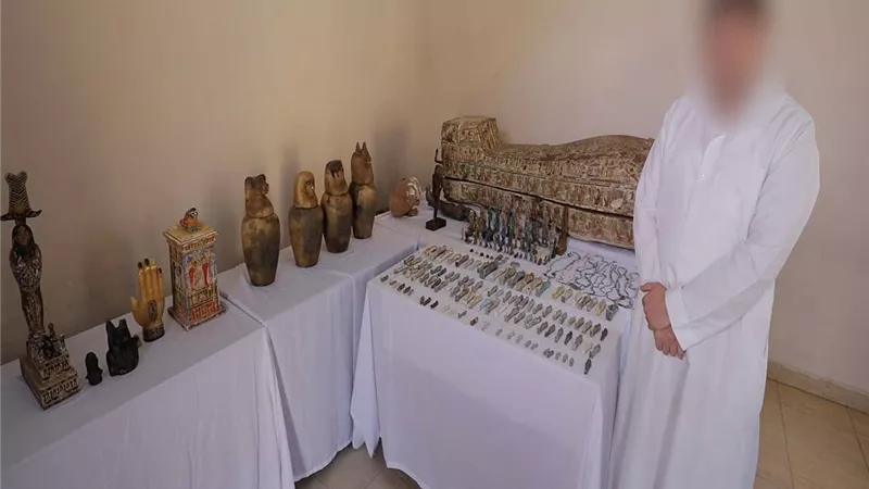 حبس صاحب «الكنز الأثري» في الدقهلية 4 أيام.. والمتهم: معرفش انها أثري