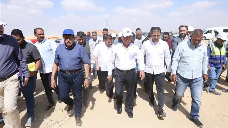 وزير النقل يتفقد مشروع الخط الأول للقطار الكهربائي السريع