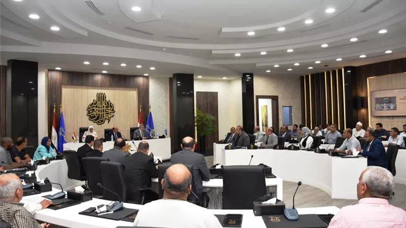 محافظ أسوان: تقديم كافة التسهيلات والتيسيرات الممكنة لدعم المستثمرين
