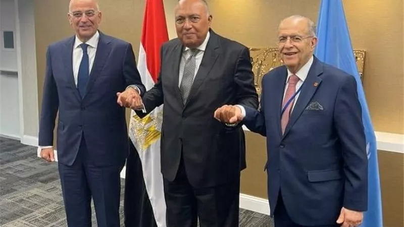 وزير خارجية اليونان يصل القاهرة ويلتقي سامح شكري
