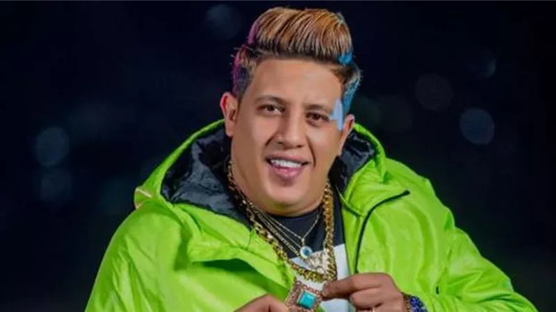 حمو بيكا يشارك جمهوره بصوره له فى دبى