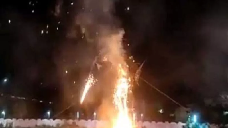 الحزن يعم الهند بعد احتراق حافلة بركابها